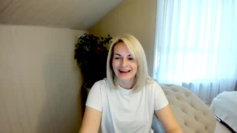 Snapshot of alicee__grace chatting on December 8, 2024, 10:19 am Alicee online show from December 8, 2024, 10:19 am