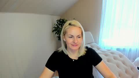 Snapshot of alicee__grace chatting on December 21, 2024, 8:18 am Alicee online show from December 21, 2024, 8:18 am