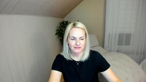 Snapshot of alicee__grace chatting on December 23, 2024, 4:50 pm Alicee online show from December 23, 2024, 4:50 pm