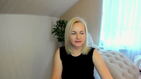Snapshot of alicee__grace chatting on January 1, 2025, 9:28 am Alicee online show from January 1, 2025, 9:28 am