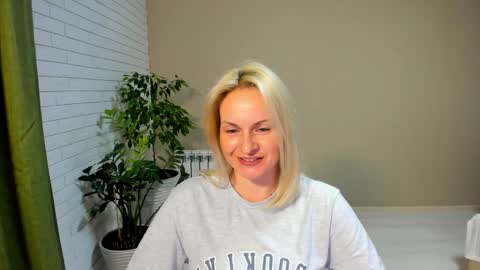 Snapshot of alicee__grace chatting on January 26, 2025, 6:37 pm Alicee online show from January 26, 2025, 6:37 pm
