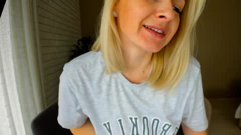Snapshot of alicee__grace chatting on February 3, 2025, 7:51 am Alicee online show from February 3, 2025, 7:51 am