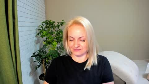 Snapshot of alicee__grace chatting on February 7, 2025, 3:41 pm Alicee online show from February 7, 2025, 3:41 pm