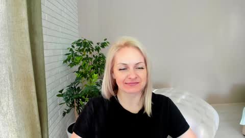 Snapshot of alicee__grace chatting on February 8, 2025, 8:42 am Alicee online show from February 8, 2025, 8:42 am