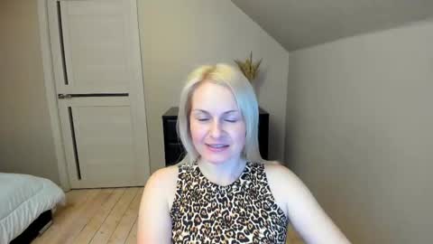 Snapshot of alicee__grace chatting on February 10, 2025, 6:45 pm Alicee online show from February 10, 2025, 6:45 pm