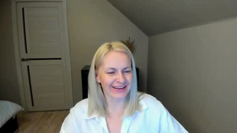 Snapshot of alicee__grace chatting on February 15, 2025, 8:22 pm Alicee online show from February 15, 2025, 8:22 pm