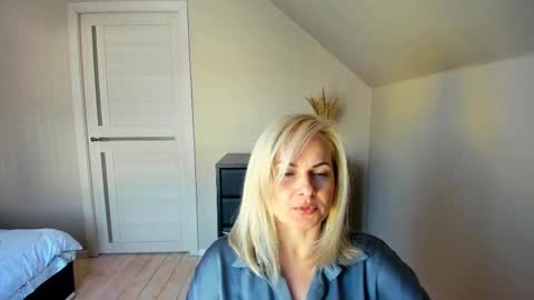 Snapshot of alicee__grace chatting on February 19, 2025, 10:01 am Alicee online show from February 19, 2025, 10:01 am
