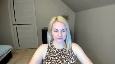 Snapshot of alicee__grace chatting on February 21, 2025, 7:43 pm Alicee online show from February 21, 2025, 7:43 pm