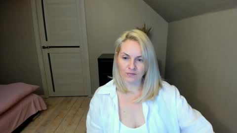 Snapshot of alicee__grace chatting on March 5, 2025, 6:23 pm Alicee online show from March 5, 2025, 6:23 pm