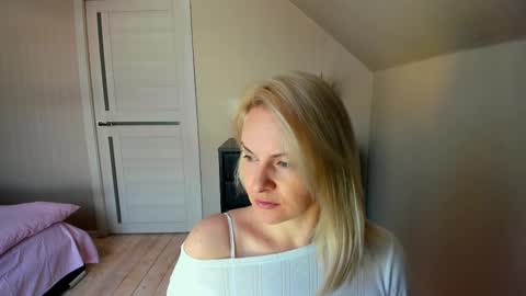 Snapshot of alicee__grace chatting on March 6, 2025, 9:36 am Alicee online show from March 6, 2025, 9:36 am