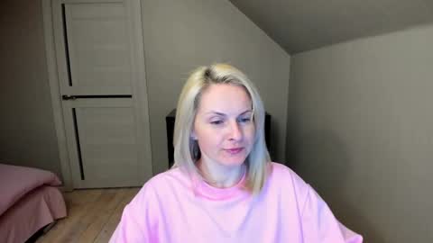Snapshot of alicee__grace chatting on March 11, 2025, 6:52 pm Alicee online show from March 11, 2025, 6:52 pm