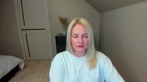 Snapshot of alicee__grace chatting on October 12, 2025, 6:51 pm Alicee online show from October 12, 2025, 6:51 pm