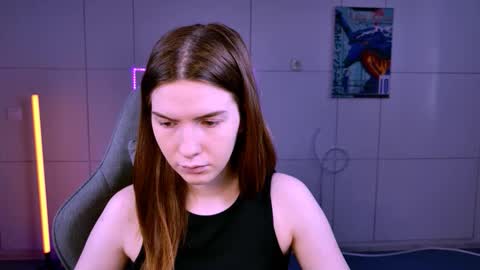 Snapshot of aliceinredsquare_ chatting on September 10, 2025, 5:18 am Alice online show from September 10, 2025, 5:18 am