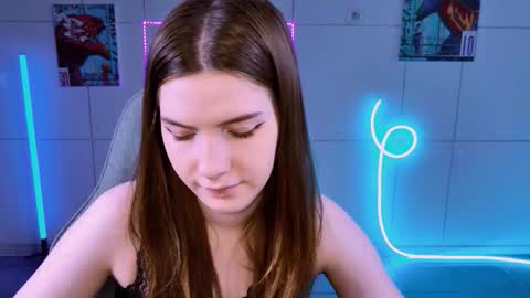 Snapshot of aliceinredsquare_ chatting on September 18, 2025, 5:20 am Alice online show from September 18, 2025, 5:20 am