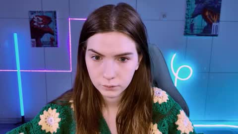 Snapshot of aliceinredsquare_ chatting on September 21, 2025, 5:09 am Alice online show from September 21, 2025, 5:09 am