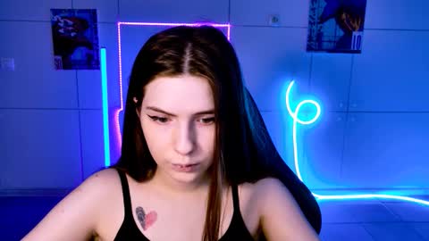 Snapshot of aliceinredsquare_ chatting on October 2, 2025, 5:14 am Alice online show from October 2, 2025, 5:14 am