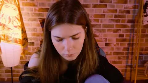 Snapshot of aliceinredsquare_ chatting on October 15, 2025, 5:18 am Alice online show from October 15, 2025, 5:18 am