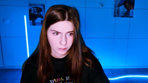 Snapshot of aliceinredsquare_ chatting on October 17, 2025, 5:10 am Alice online show from October 17, 2025, 5:10 am