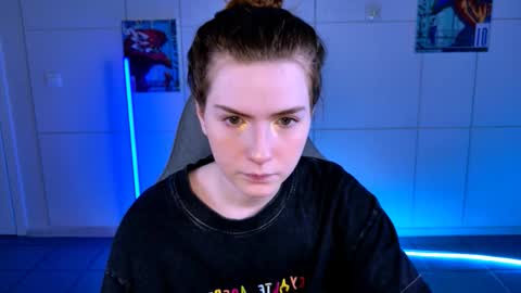 Snapshot of aliceinredsquare_ chatting on October 29, 2025, 5:20 am Alice online show from October 29, 2025, 5:20 am