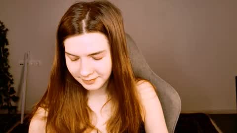 Snapshot of aliceinredsquare_ chatting on November 30, 2025, 5:11 am Alice online show from November 30, 2025, 5:11 am