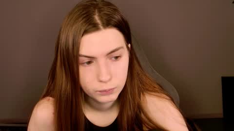 Snapshot of aliceinredsquare_ chatting on December 4, 2025, 5:17 am Alice online show from December 4, 2025, 5:17 am