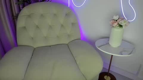 Snapshot of alicelevine chatting on November 24, 2025, 5:18 am AliceLevine online show from November 24, 2025, 5:18 am