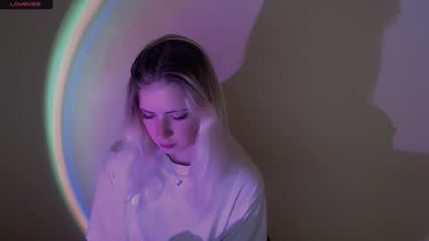 Snapshot of alicemeow_ chatting on September 24, 2025, 1:03 pm Alice online show from September 24, 2025, 1:03 pm