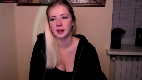 Snapshot of alicemeow_ chatting on October 12, 2025, 8:35 am Alice online show from October 12, 2025, 8:35 am