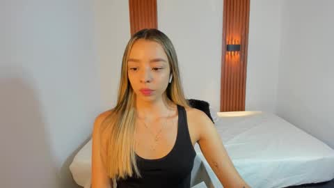 Snapshot of aliceross1 chatting on November 30, 2025, 5:17 pm AliceRoss online show from November 30, 2025, 5:17 pm