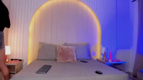 Snapshot of alicesandoval_ chatting on December 14, 2025, 11:37 am ALICE online show from December 14, 2025, 11:37 am