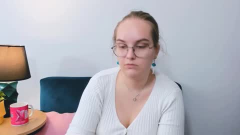 alicesensitive online show from September 19, 2025, 11:00 am