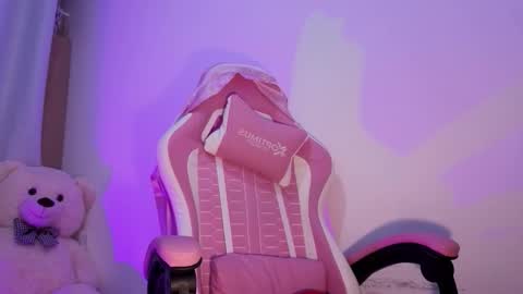 Snapshot of alicesimpson1 chatting on December 1, 2025, 2:38 am alice online show from December 1, 2025, 2:38 am