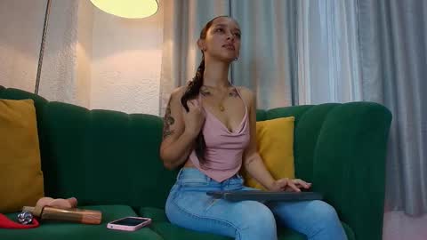 Snapshot of alicia__kiss chatting on March 5, 2025, 12:44 pm Salome online show from March 5, 2025, 12:44 pm