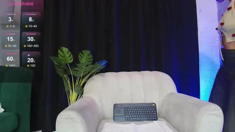 Snapshot of alicia__kiss chatting on November 6, 2025, 11:44 am Salome online show from November 6, 2025, 11:44 am