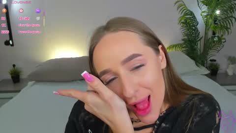 Mia online show from October 24, 2025, 1:46 am