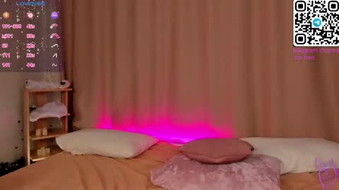 Mia online show from December 5, 2025, 2:42 am