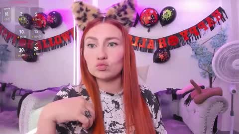 Snapshot of alicia_leclair chatting on November 1, 2025, 8:00 pm alicia online show from November 1, 2025, 8:00 pm