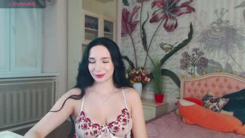 Snapshot of aliciabow chatting on December 17, 2024, 12:54 pm Veronica online show from December 17, 2024, 12:54 pm
