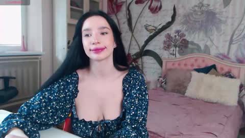 Snapshot of aliciabow chatting on October 22, 2025, 12:05 pm Veronica online show from October 22, 2025, 12:05 pm