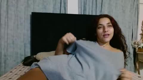 Snapshot of aliciaencalzonesazules chatting on January 7, 2025, 5:43 am Chris online show from January 7, 2025, 5:43 am