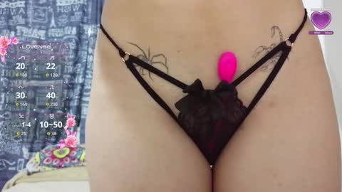 aliciia_23 online show from November 18, 2025, 11:59 pm