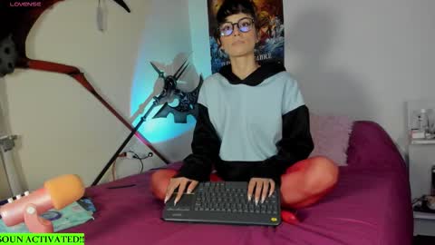 Aiko  Independent Model  online show from November 6, 2025, 9:05 pm