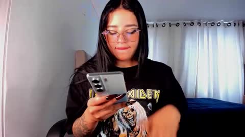 aliice_walker_ online show from October 28, 2025, 1:14 pm