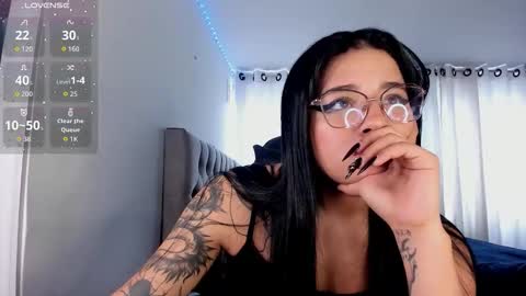 aliice_walker_ online show from November 13, 2025, 5:12 pm