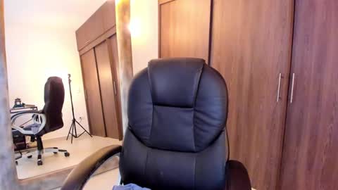 IG Alik nasso    online show from February 13, 2025, 7:35 am