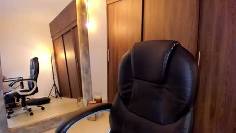 IG Alik nasso    online show from September 22, 2025, 3:08 am