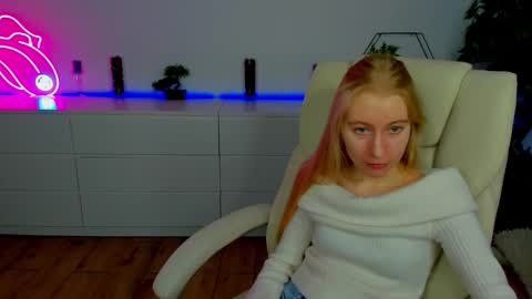 Alina online show from November 3, 2025, 6:36 am
