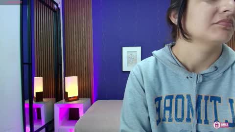 Snapshot of alina_martinelli chatting on October 20, 2025, 12:05 pm Alina online show from October 20, 2025, 12:05 pm