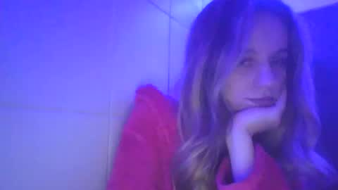 Snapshot of alis_bond chatting on December 8, 2024, 9:08 pm Alis Bond online show from December 8, 2024, 9:08 pm