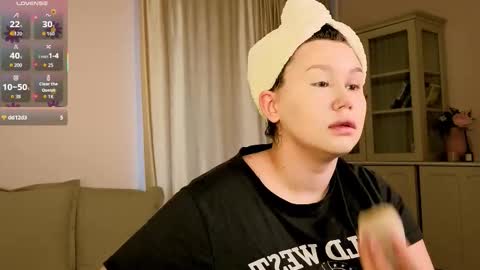 Alisia online show from November 29, 2025, 7:55 am